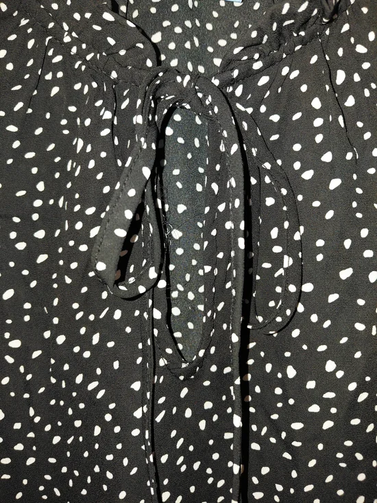 CeCe Black White Speckled Print Blouse Medium NWT Tie Neck Sheer Long Sleeve - Picture 10 of 10
